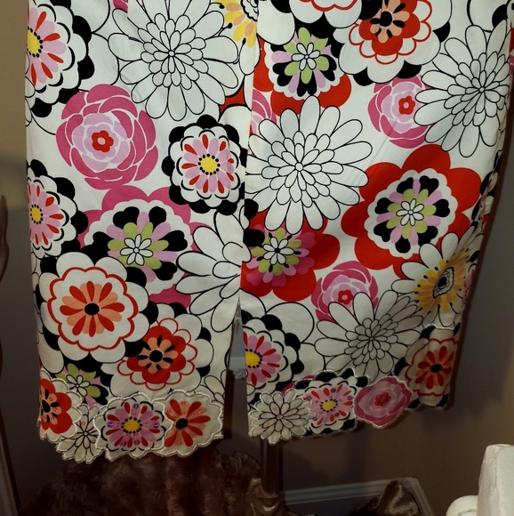 Embellished Summer Suit - Picture 3 of 8